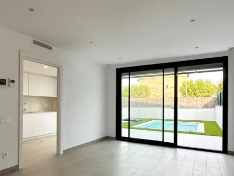 Casa en calle Canigó, nº Sn