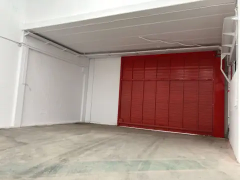 Nave industrial en Les Vives