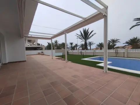 Chalet unifamiliar en calle de la Gaviota