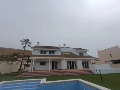 Chalet unifamiliar en calle de la Gaviota