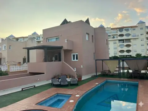 Chalet unifamiliar en calle Flamencos
