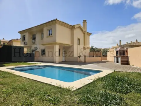 Chalet adosado en Los Pacos