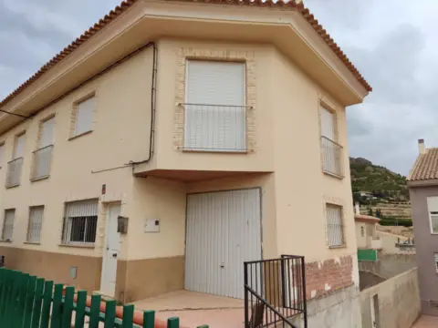 Casa adosada en calle del Río Ebro