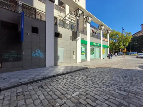 Local comercial en calle Jesús de la Pasión