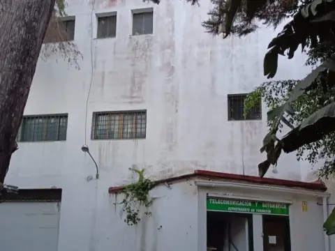 Edificio en calle Jimena de la Frontera