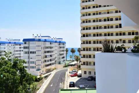 Piso en calle Torrealmádena