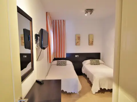 Piso en calle Torrealmádena