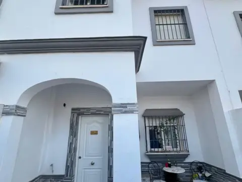 Casa adosada en Mairena del Alcor