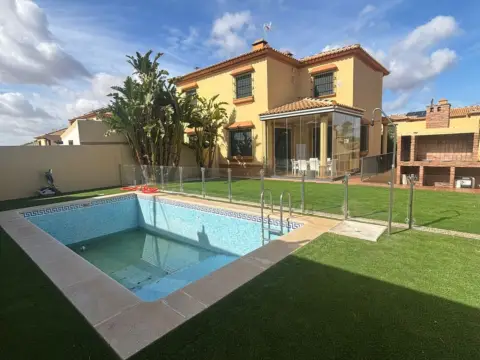 Chalet pareado en La Azucena