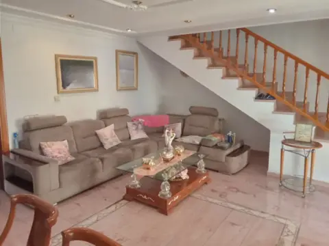 Casa adosada en Carrer Camí Ral