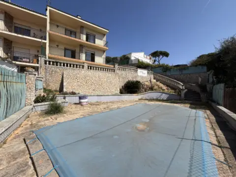 Casa adosada en Carrer Tierno Galván