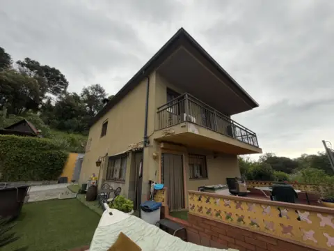 Casa en Carrer de la Serra del Cadí, 1
