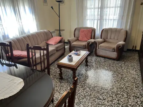 Piso en calle de Valdealgorfa, 1