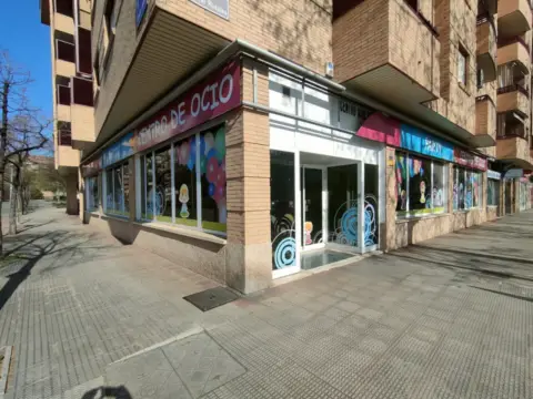 Local comercial en calle del Pintor Rosales, 12