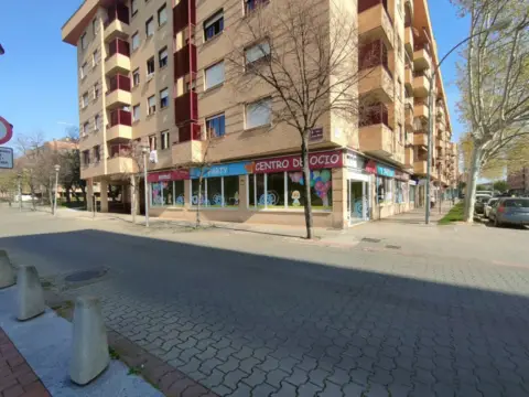 Local comercial en calle del Pintor Rosales, 12
