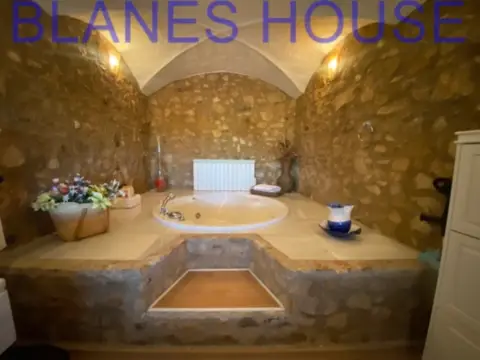 Casa adosada en calle Nou