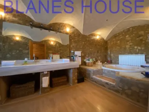 Casa adosada en calle Nou