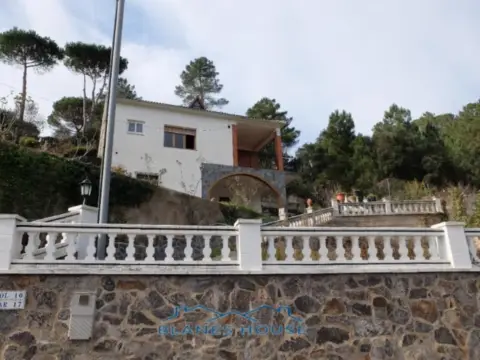 Chalet adosado en calle Font-Riu Clar , nº 22