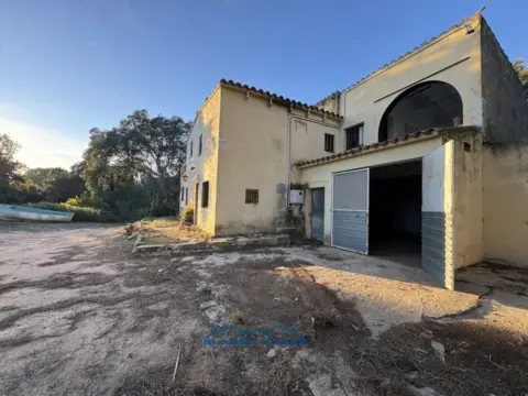 Finca rústica en calle Veinat San Daniel