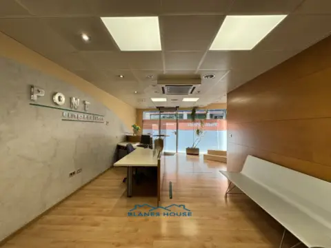 Local comercial en Carrer Camí Ral, 35