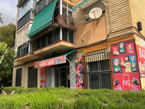 Local comercial en Avenida de los Ejércitos Españoles