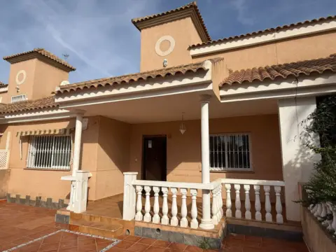 Chalet adosado en calle Sierra