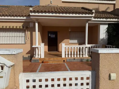 Chalet adosado en calle Sierra