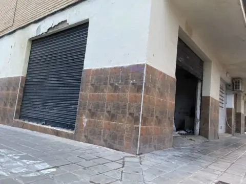 Local comercial en calle de Cuatretondeta