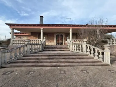 Chalet unifamiliar en calle Cañada