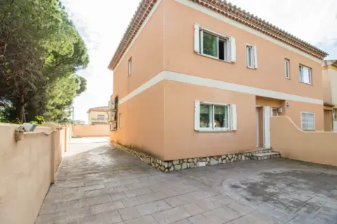 Chalet adosado en Carrer de Formentera