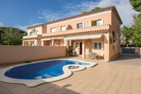 Chalet adosado en Carrer de Formentera