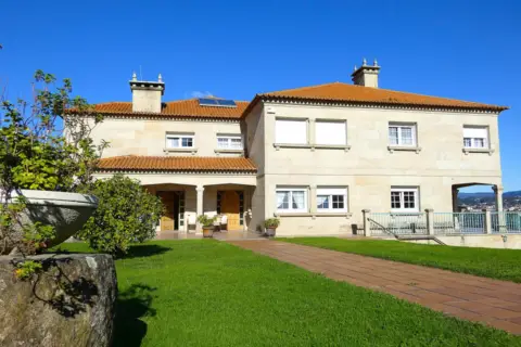 Chalet unifamiliar en calle A Chamusca. Salcedo, nº 55