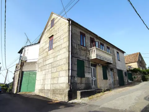 Casa en calle de Paredes