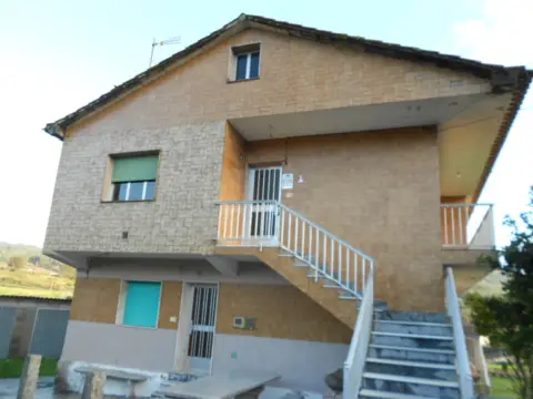 Casa en calle Bouza-Quintan