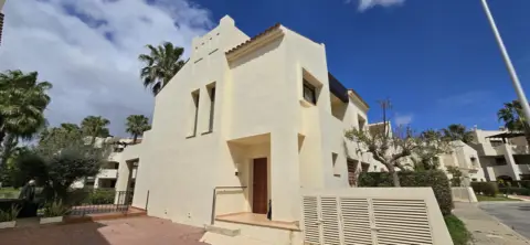 Chalet pareado en calle Baluma