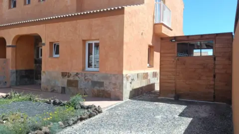Chalet pareado en calle Pardela