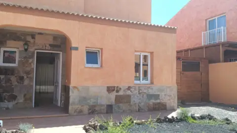 Chalet pareado en calle Pardela