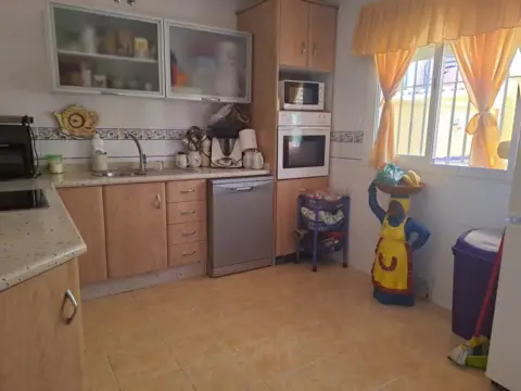 Casa adosada en Zona Avda España