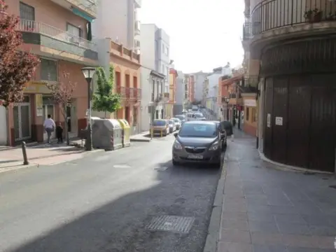 Local comercial en Camino de las Cañas