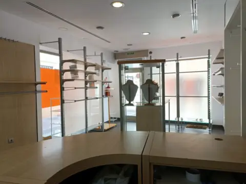 Local comercial en calle de Serafín Romeu Portas