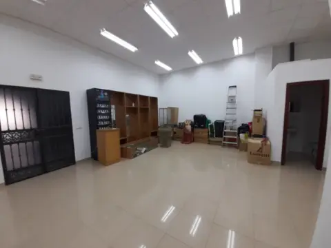 Local comercial en Paseo de las Flores