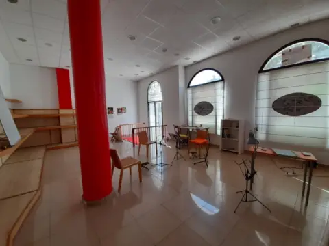 Local comercial en Paseo de las Flores