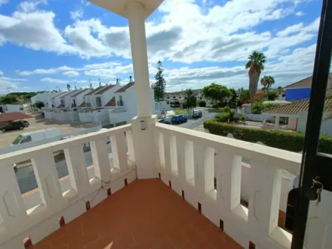 Chalet adosado en calle Pijota