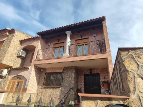 Chalet adosado en calle de Guadalajara