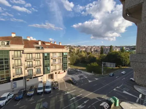 Piso en Avenida Xosé Cuíña