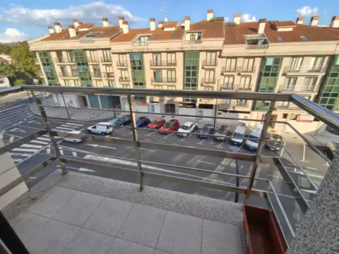 Piso en Avenida Xosé Cuíña