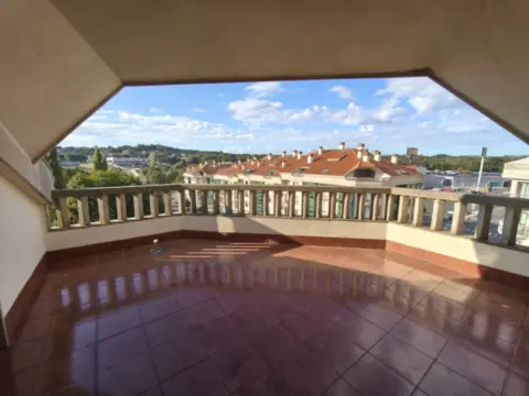 Ático en Avenida Xosé Cuíña