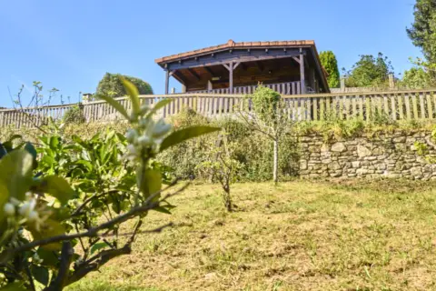 Edificio en calle As Means