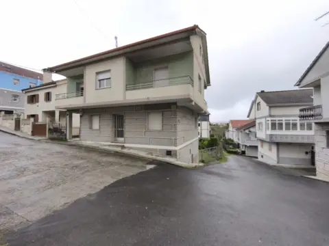 Casa en calle de Toén