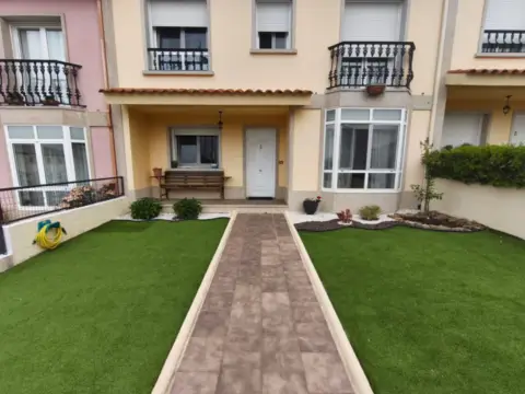 Chalet adosado en calle de Calvo Sotelo